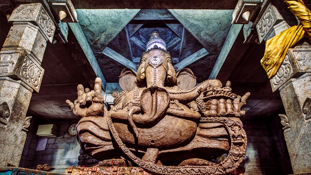Clay-idol of Ganesha at a temple near Bengaluru (© Amith Nag Photography/Getty Images) desktop wallpaper