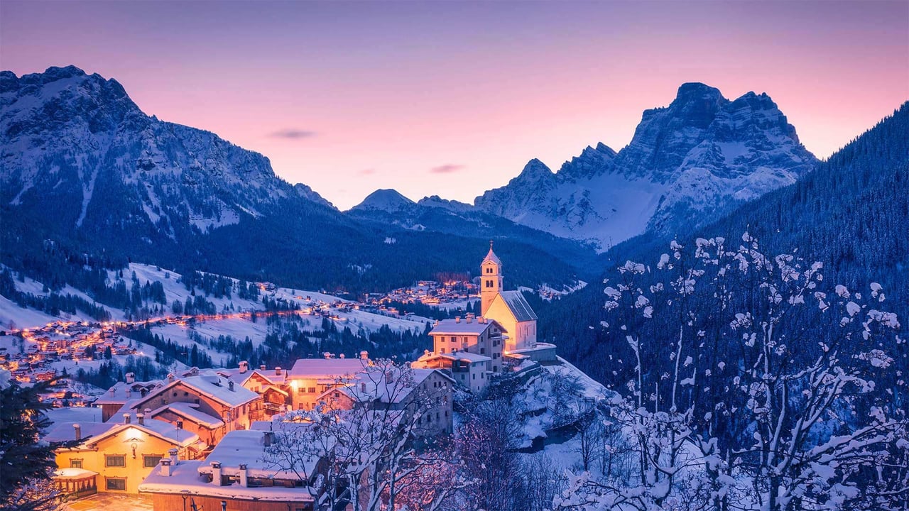 Colle Santa Lucia in the Dolomites, Italy (© mauritius images GmbH/Alamy) desktop wallpaper