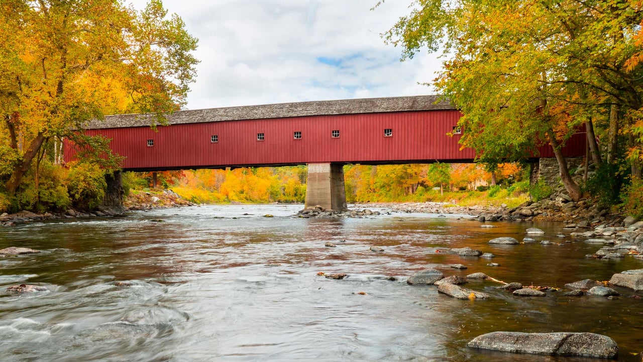 West Cornwall Covered Bridge over the Housatonic River, Connecticut (© pabradyphoto/Getty Images) desktop wallpaper