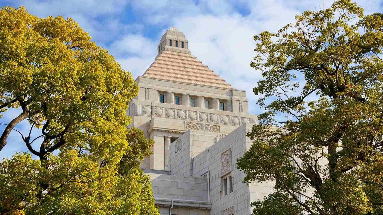 国会議事堂, 東京都 千代田区 (© Sean Pavone/Alamy Stock Photo) desktop wallpaper
