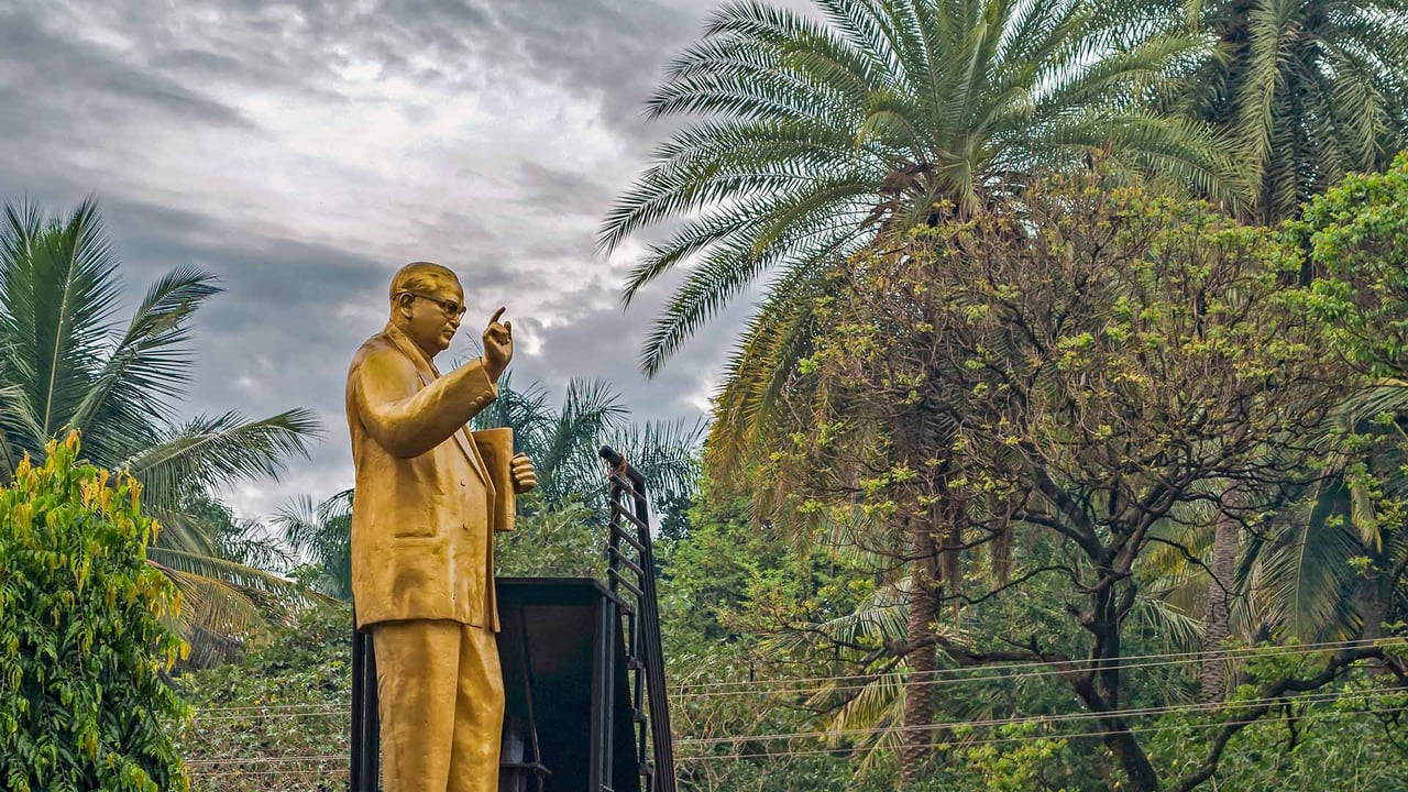 Dr. B.R. Ambedkar statue, Dharwad, Karnataka (© AnilD/Shutterstock) desktop wallpaper