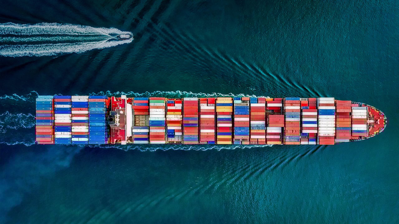 Container ship in San Pedro, California (© Cameron Venti/Getty Images) desktop wallpaper
