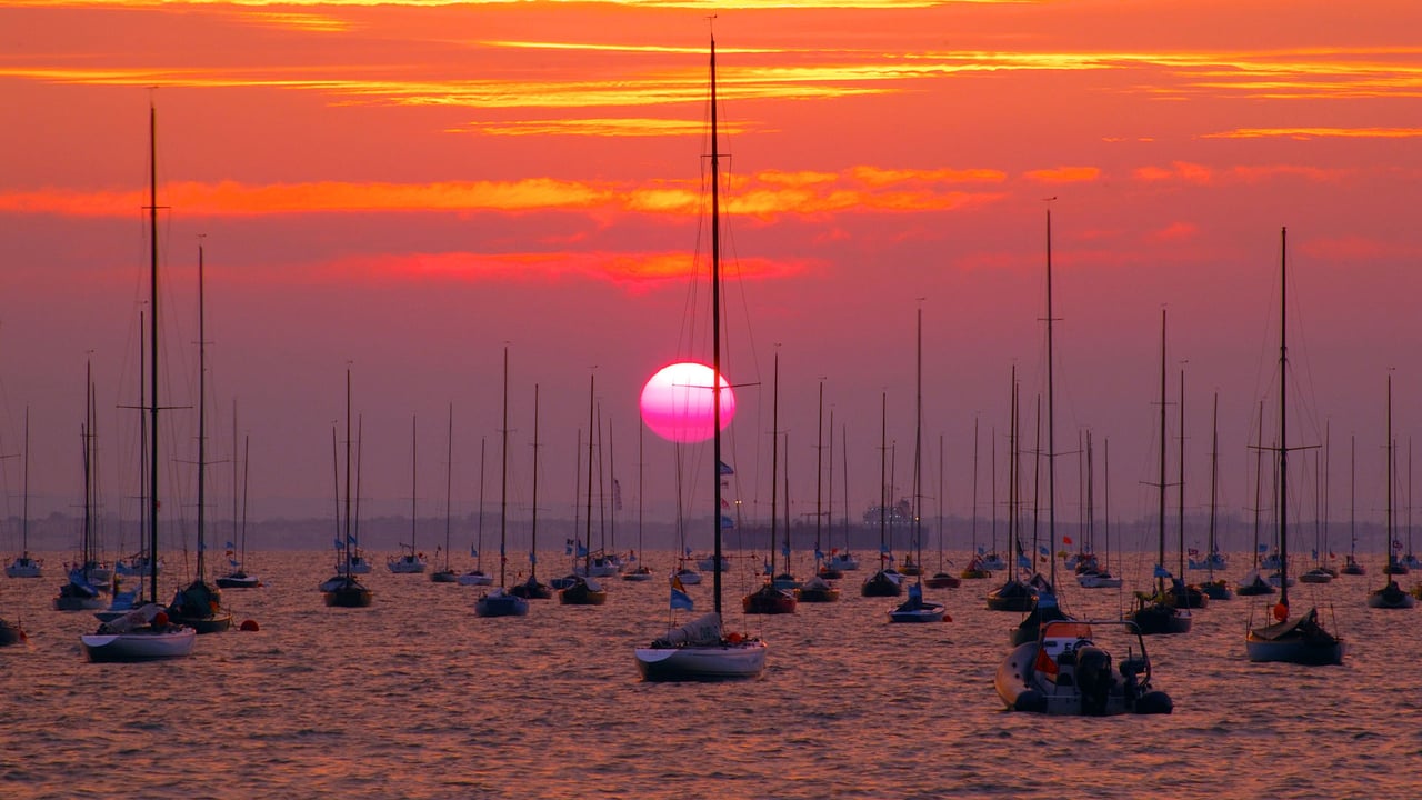 Cowes Harbour, Cowes, Isle of Wight, England (© LyonesseImages/Alamy Stock Photo) desktop wallpaper