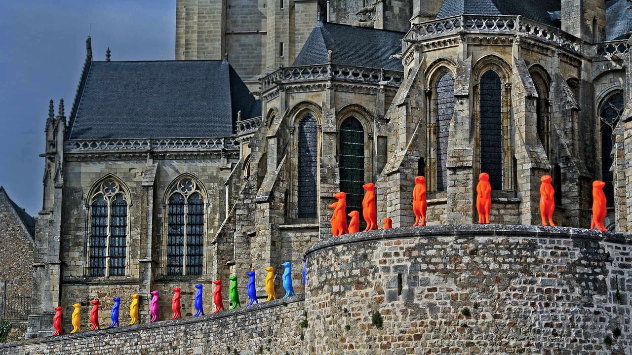 Cracking Art installation at Le Mans Cathedral in 2015, Le Mans, France (© Michel GILE/Gamma-Rapho via Getty Images) desktop wallpaper