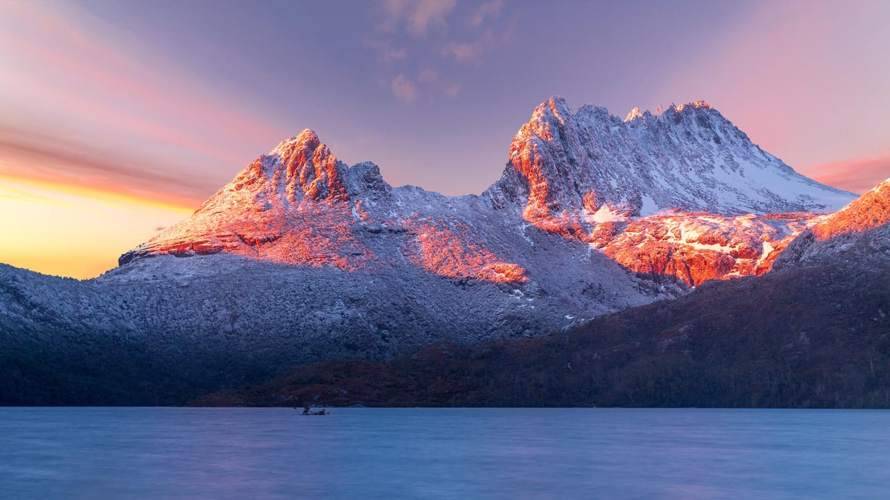 Cradle Mountain, Tasmania, on a very cold morning (© Steve Daggar Photography/Getty Images) desktop wallpaper