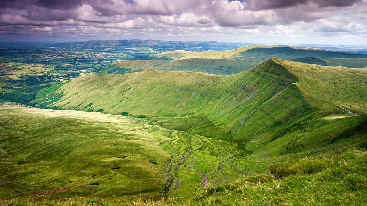 Cribyn viewed from Pen y Fan, Brecon Beacons National Park, Powys (© Adam Burton/Alamy Stock Photo) desktop wallpaper