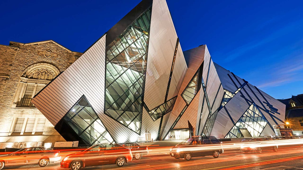 Façade of the 'Crystal' extension of the Royal Ontario Museum illuminated at night, Toronto (© Allan Baxter/Getty Images) desktop wallpaper