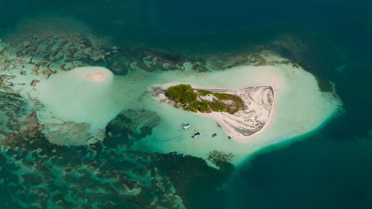 Guadeloupe, Grand Cul-de-sac Marin, Ilets de Carénage, Ilet Blanc (© Thierry GRUN - Aero/Alamy Stock Photo) desktop wallpaper