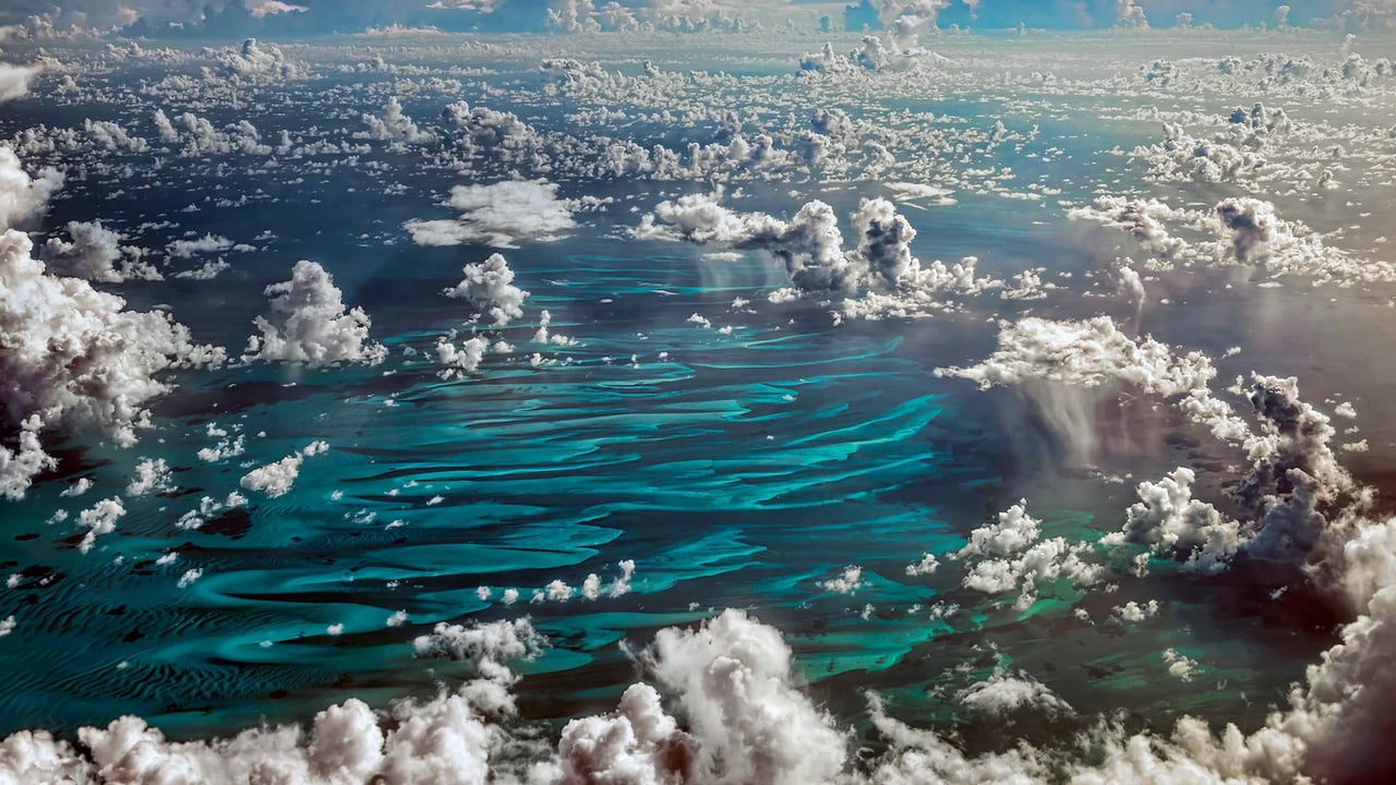 「海上の積雲」カリブ海地域 (© F. M. Kearney/plainpicture) desktop wallpaper