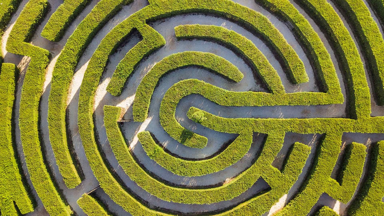 Hedge maze in Cyherbia Botanical Park, Cyprus (© Tpopova/Getty Images) desktop wallpaper