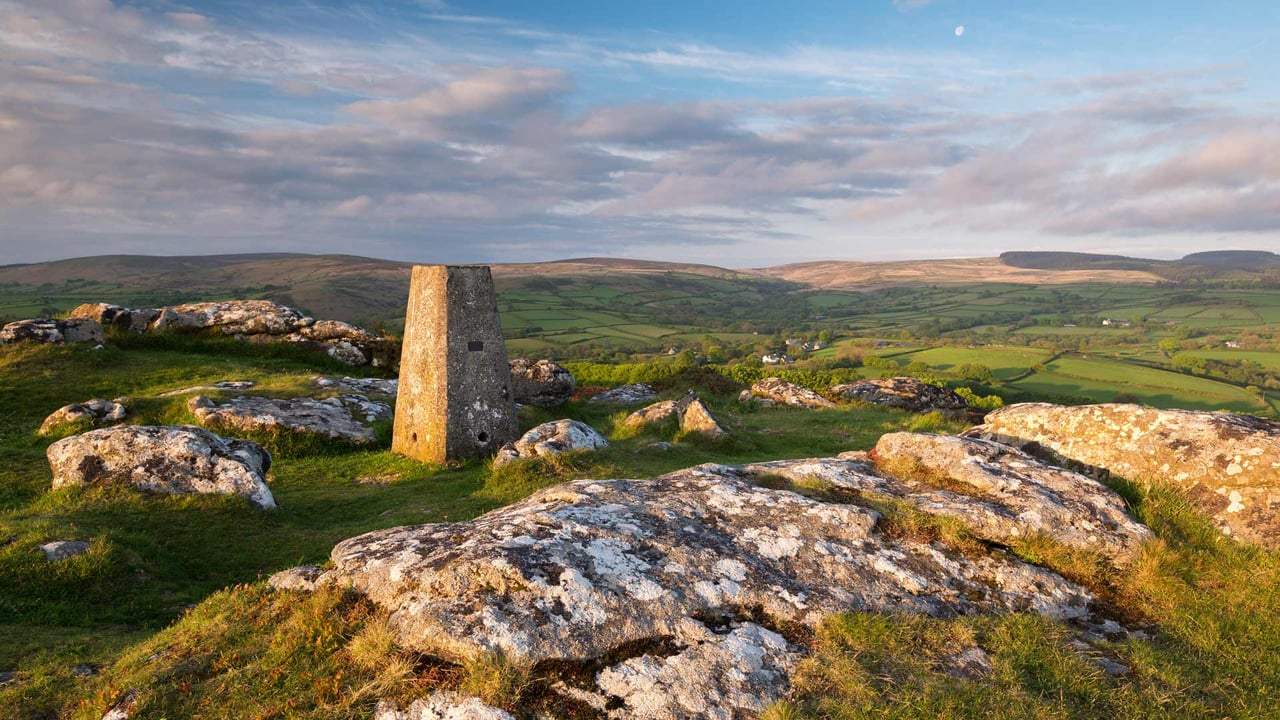 Meldon Hill, Dartmoor National Park, Devon (© AWL Images/DanitaDelimont.com) desktop wallpaper