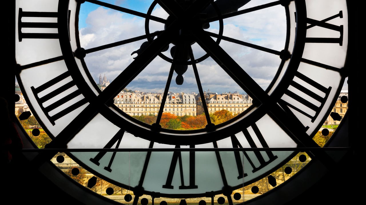 Vue de Paris à travers l'horloge géante du Musée d'Orsay, Paris (© Bruce Beck/Alamy Stock Photo) desktop wallpaper