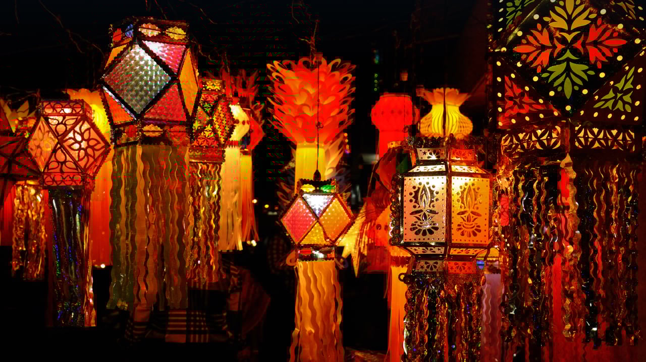 Lanterns illuminated for the Diwali festival, Mumbai, India (© RAMNIKLAL MODI/Shutterstock) desktop wallpaper