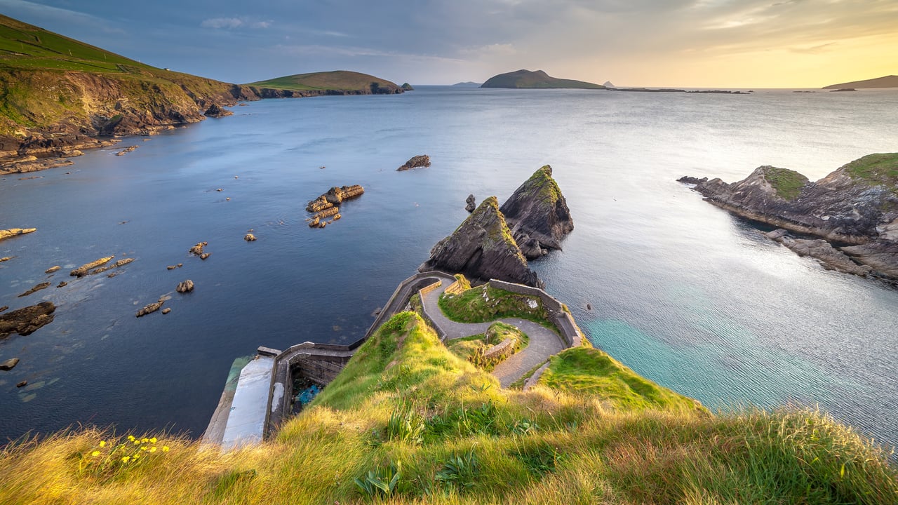 Serpentine stairs of Dunquin Pier, County Kerry, Ireland (© Hugh O'Connor/Getty Images) desktop wallpaper