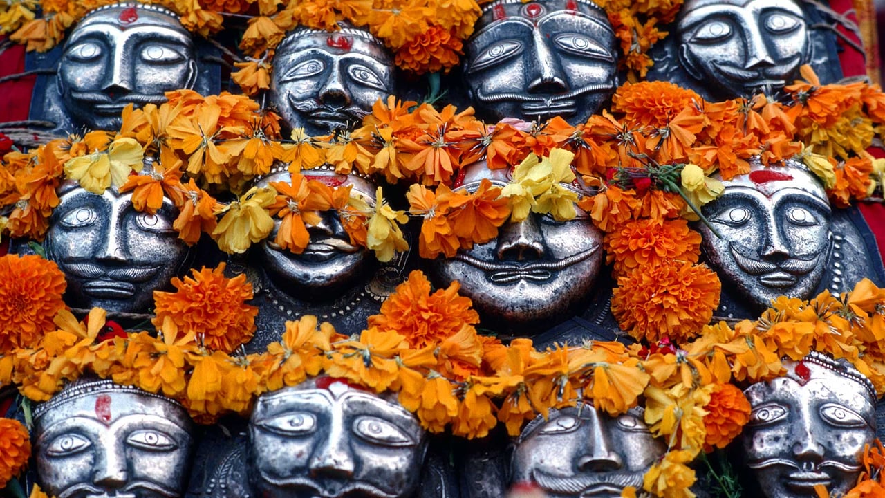 Masks for the Dussehra festival (© Piergiorgio Sclarandis/Sime/eStock Photo) desktop wallpaper