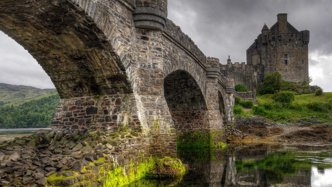Eilean Donan Castle in Scotland (© CBW/Alamy) desktop wallpaper