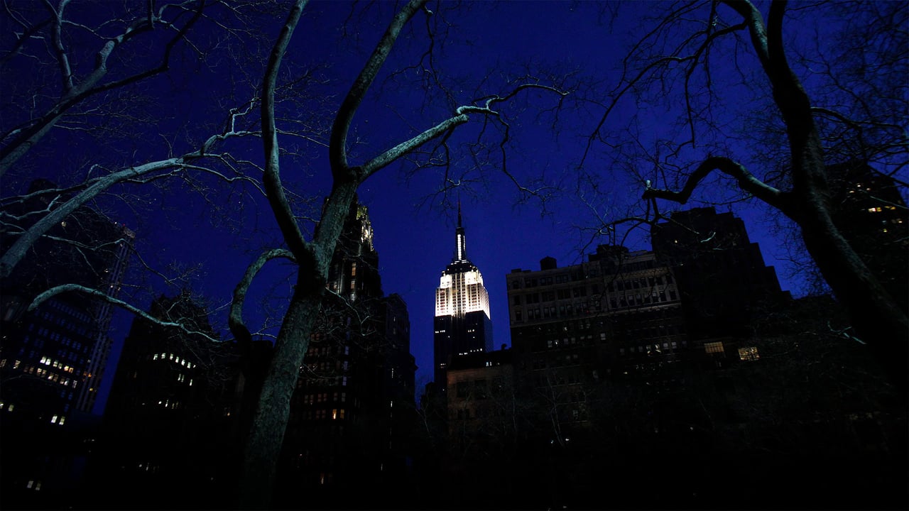 New York City’s Empire State Building is seen lit up before Earth Hour in 2011 (© Eric Thayer/Reuters) desktop wallpaper