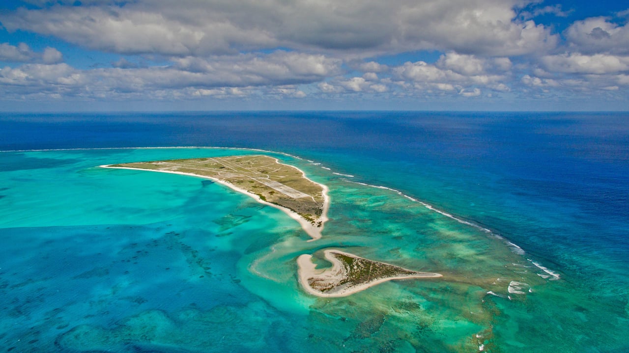 Eastern Island and Spit Island, Midway Atoll (© Ian Shive/Tandem Stills + Motion) desktop wallpaper