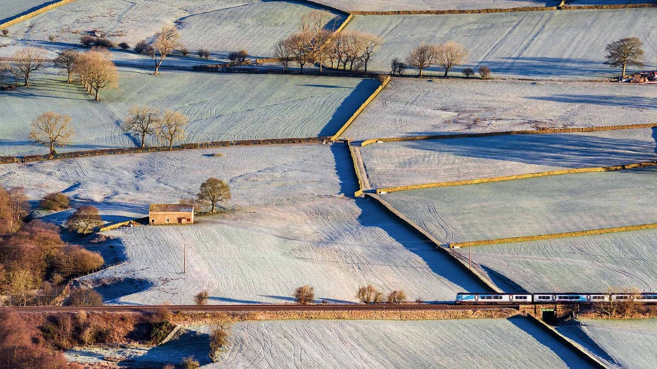 Vale of Edale, Peak District, England (© John Finney/Getty Images) desktop wallpaper