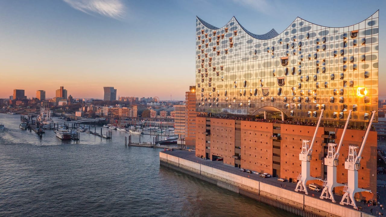 The Elbphilharmonie concert hall in Hamburg, Germany (© Canetti/Shutterstock) desktop wallpaper
