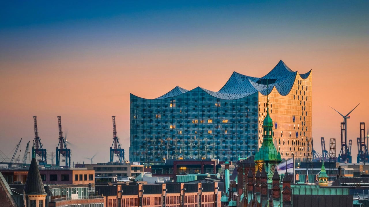 Luftaufnahme der Elbphilharmonie in Hamburg (© Michael Abid/Alamy) desktop wallpaper