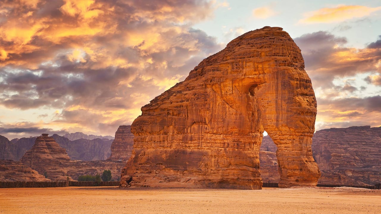 Elephant Rock, Al-Ula, Saudi Arabia (© Lubo Ivanko/Shutterstock) desktop wallpaper