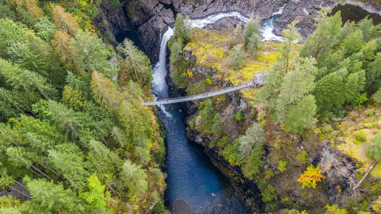 Aerial view of Elk Falls suspension bridge on Vancouver Island (© Ink Drop/Alamy Stock Photo) desktop wallpaper
