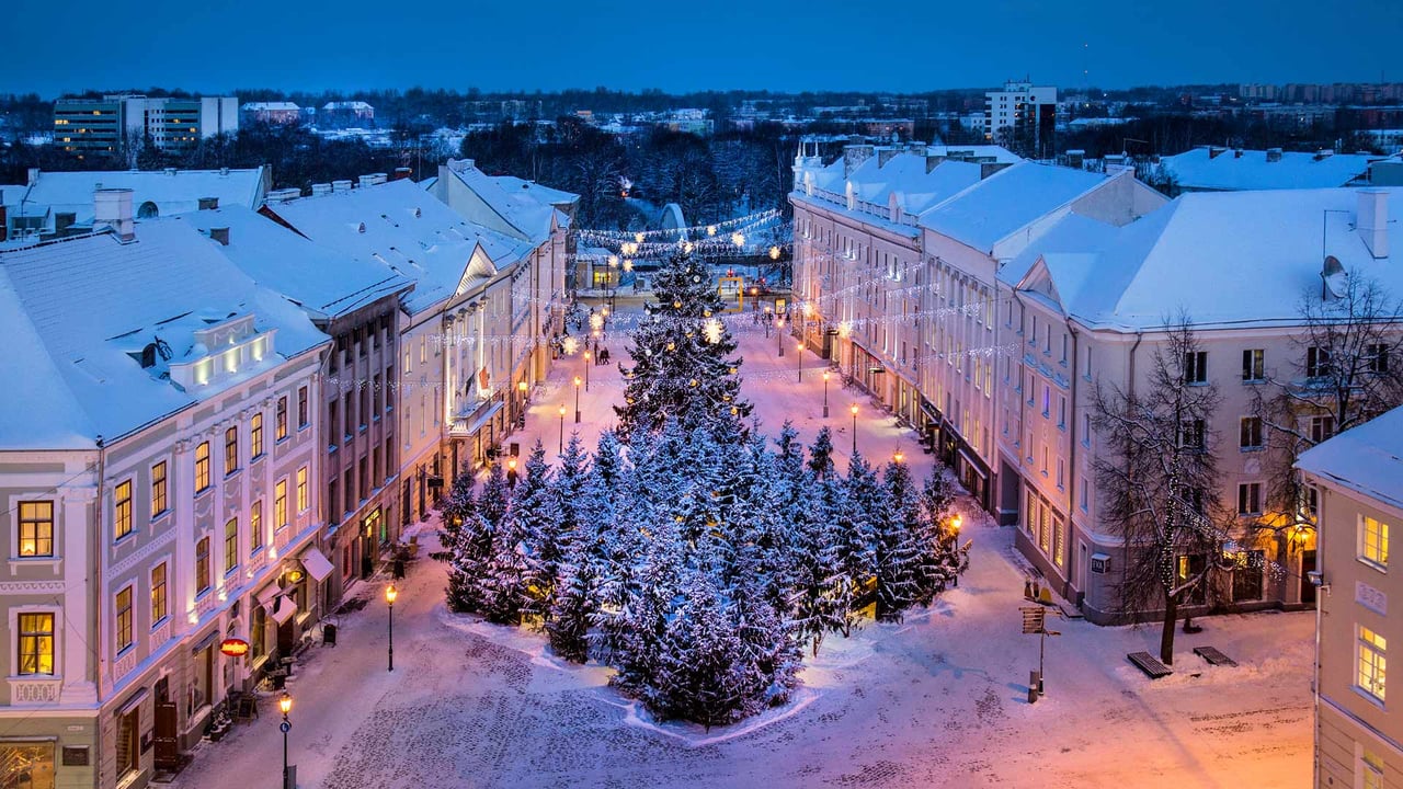 Town Hall Square, Tartu, Estonia (© Westend61/Getty Images) desktop wallpaper