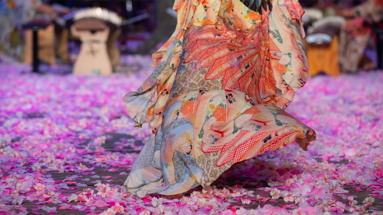 A model walks the runway during the Camilla show at Mercedes-Benz Fashion Week, 2018 in Sydney, Australia (© Mark Nolan/Getty Images) desktop wallpaper