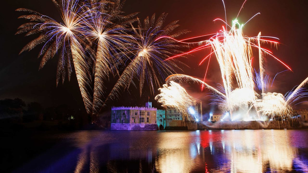 Bonfire Night fireworks, Leeds Castle, Kent (© Franz-Marc Frei/Corbis Documentary/Getty Images) desktop wallpaper