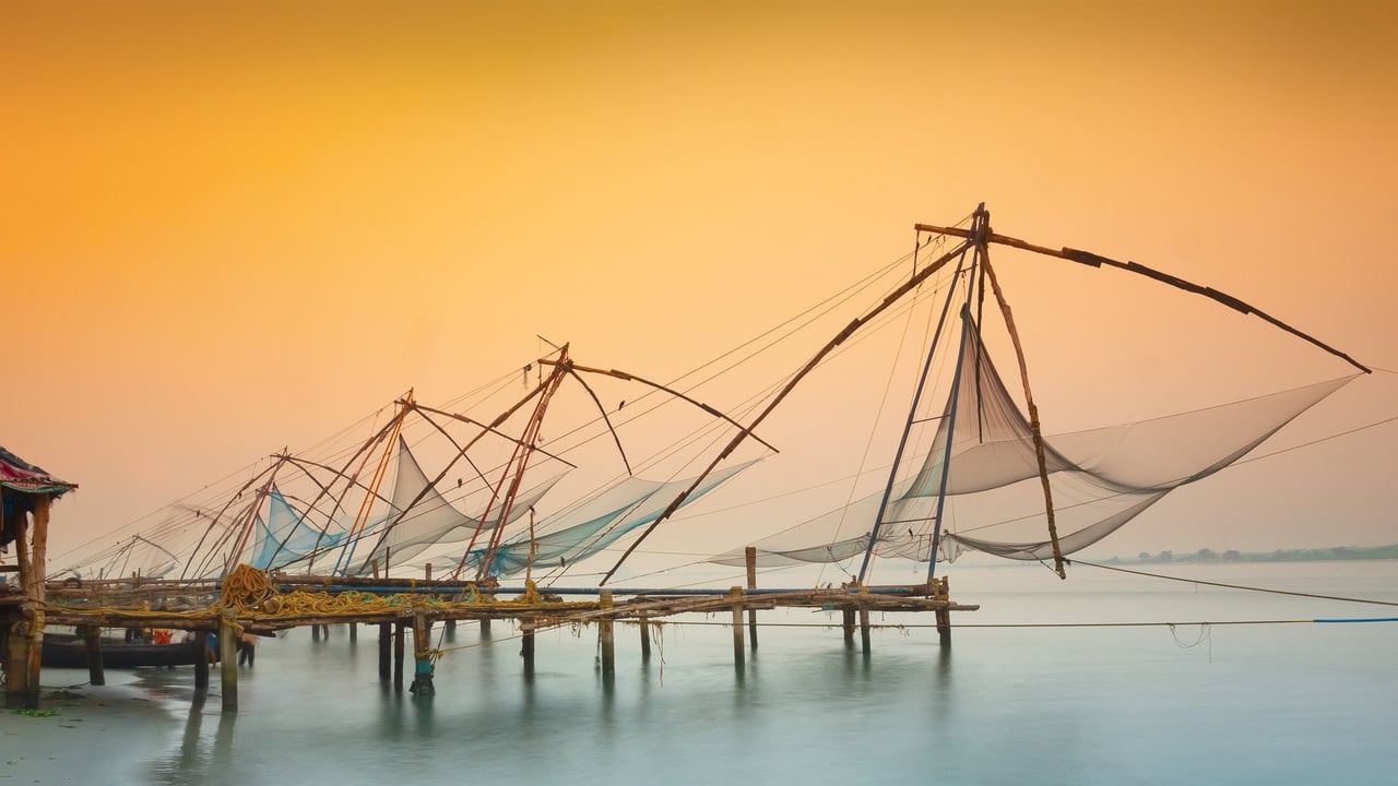 Traditional chinese fishing nets in Kochi, India at sunrise. (© mammuth/Getty images) desktop wallpaper