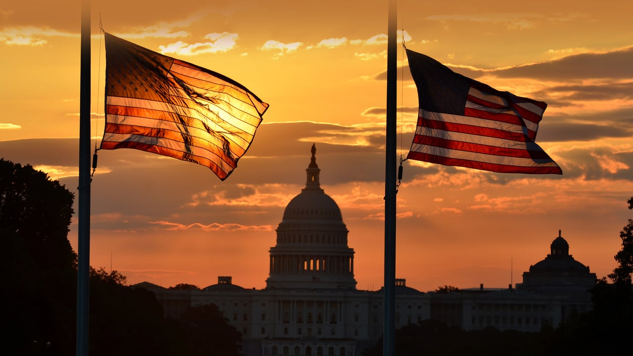 US Capitol building and US flags, Washington, DC (© Orhan Cam/Shutterstock) desktop wallpaper