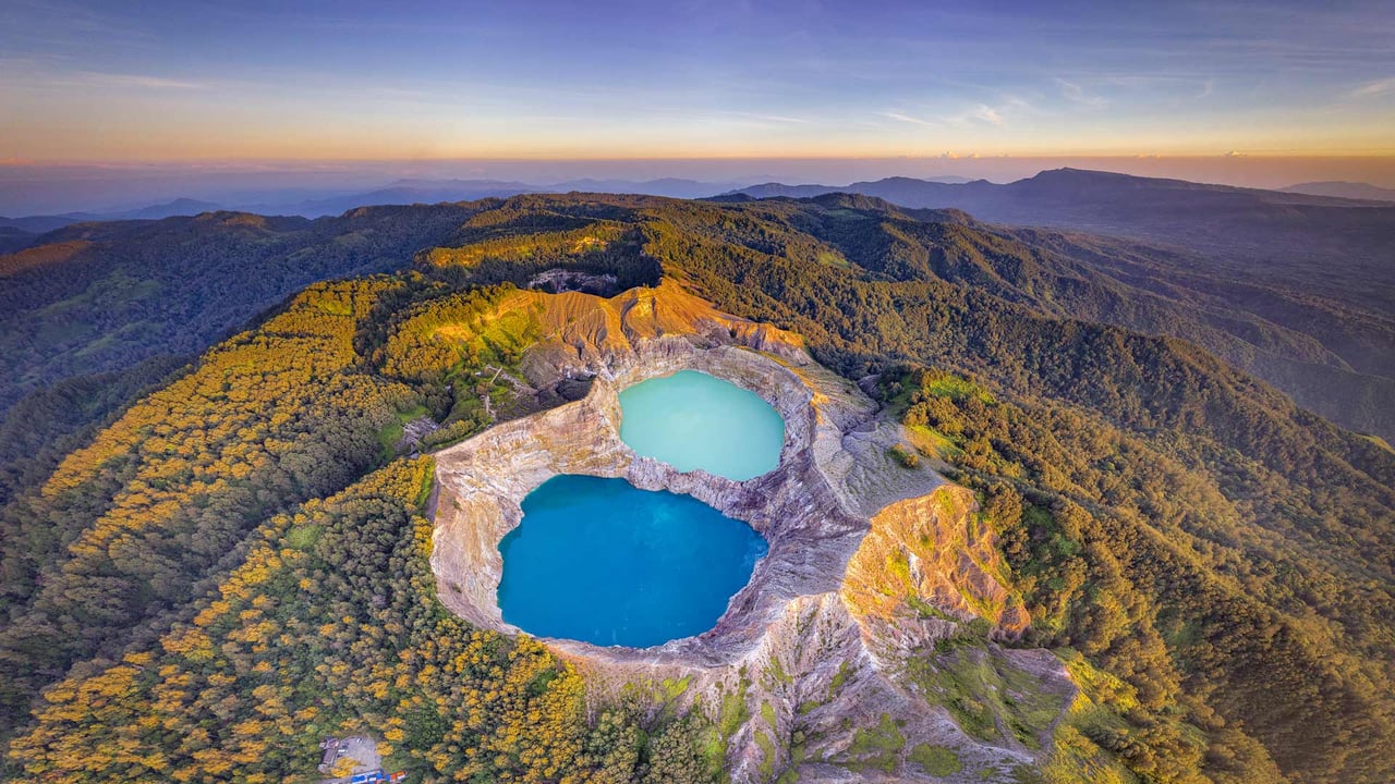 Volcanic crater lakes on Kelimutu, Flores, Indonesia (© Shane P. White/Minden Pictures) desktop wallpaper