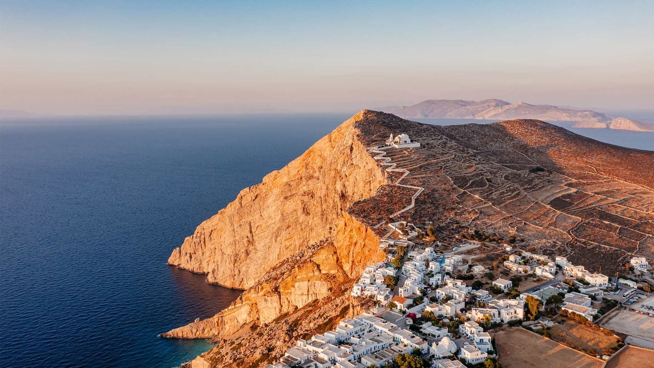 Chora, Folegandros Island, Cyclades, Greece (© Francesco Riccardo Iacomino/Getty Images) desktop wallpaper