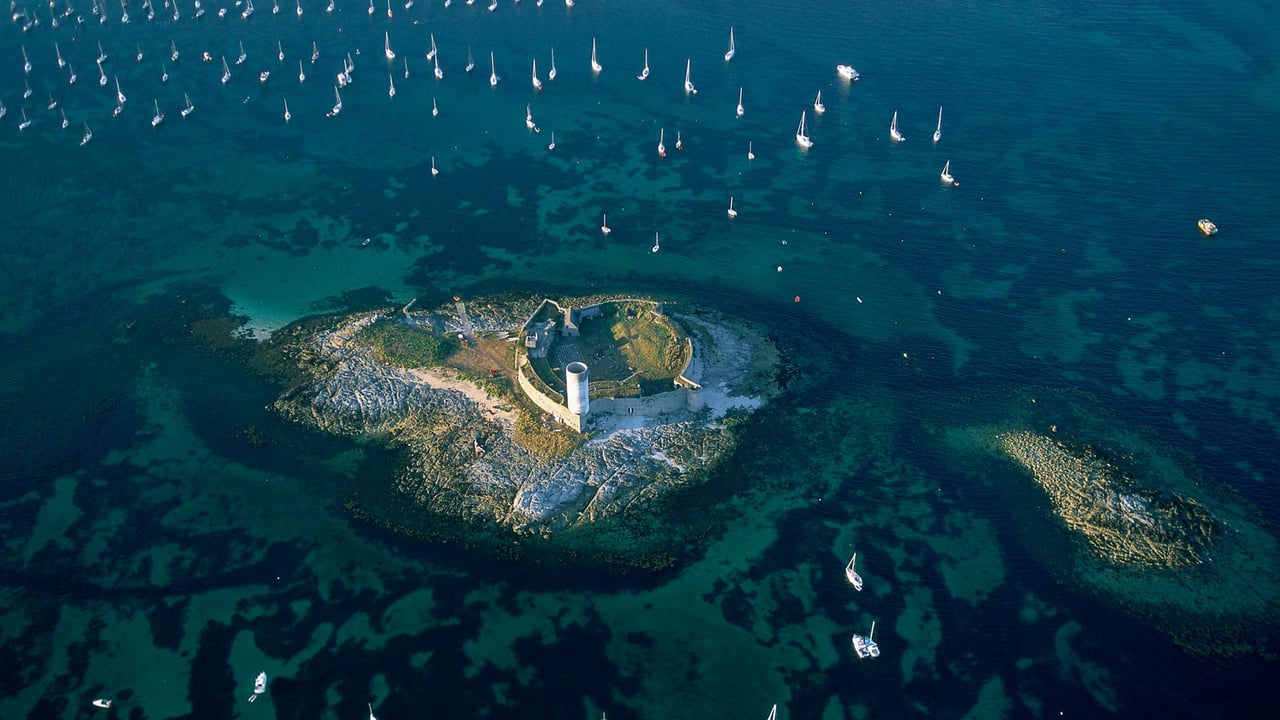 Fort Cigogne, archipel des Glénans, Bretagne (© Gerard SIOEN/Getty Images) desktop wallpaper