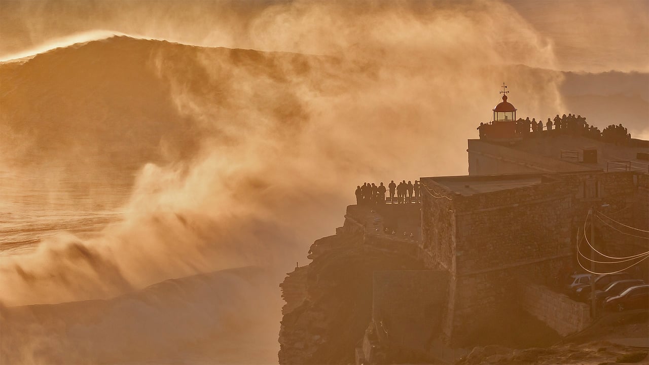 Nazaré Lighthouse atop Forte de São Miguel Arcanjo, Nazaré, Portugal (© Richard A Lock/Getty Images) desktop wallpaper