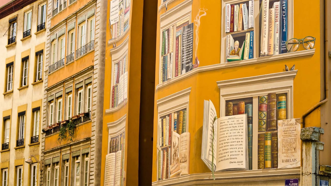Mur peint des écrivains, Lyon, France (© Russ Bishop/Alamy Stock Photo) desktop wallpaper