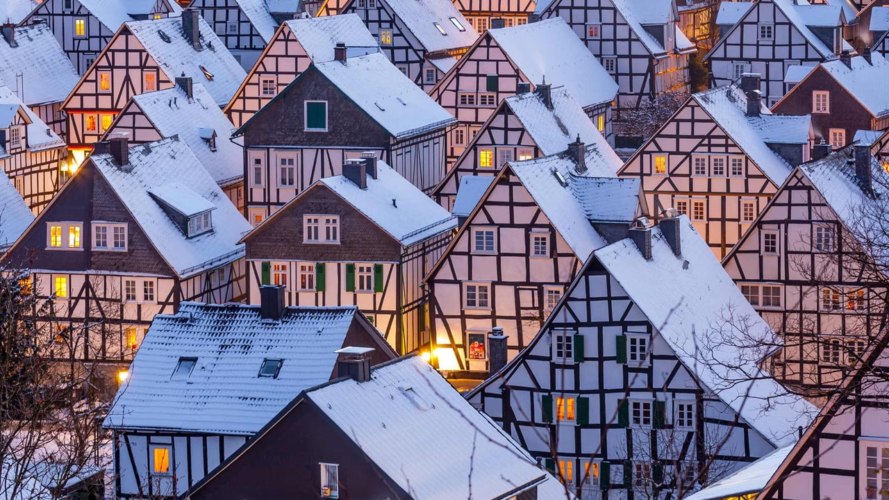 Half-timbered Houses of Freudenberg, North Rhine-Westphalia, Germany (© Thorsten Frisch/Shutterstock) desktop wallpaper