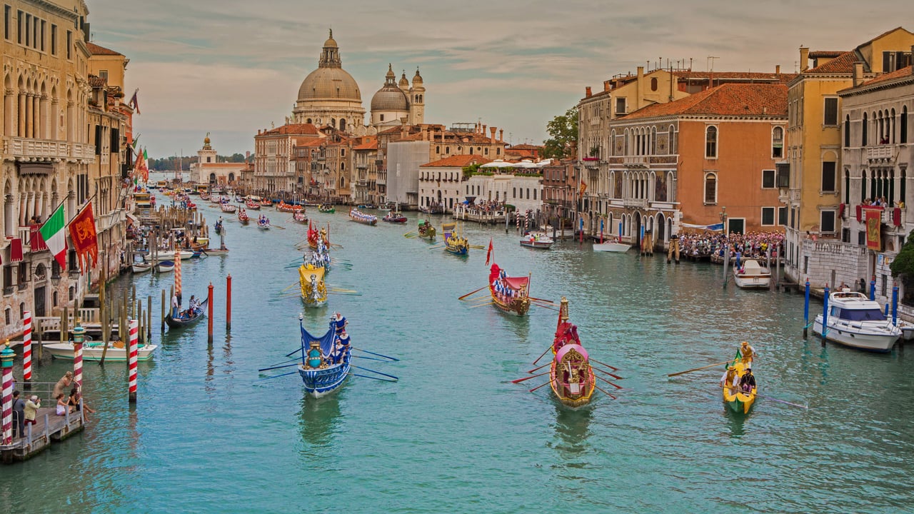 The Regata Storica on the Grand Canal in Venice, Italy (© Alexander Duffner/Alamy) desktop wallpaper