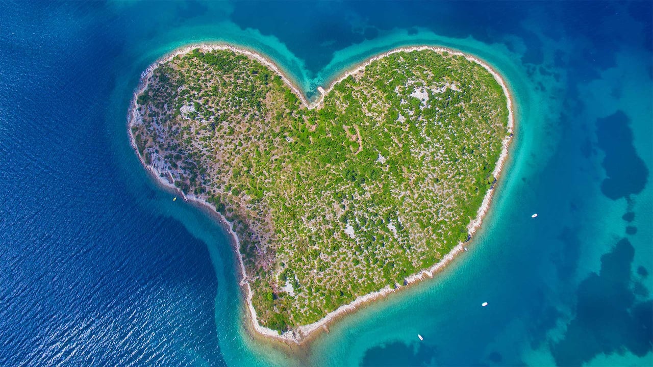 Aerial view of Galešnjak Island on the Adriatic coast of Croatia (© biggunsband/Shutterstock) desktop wallpaper