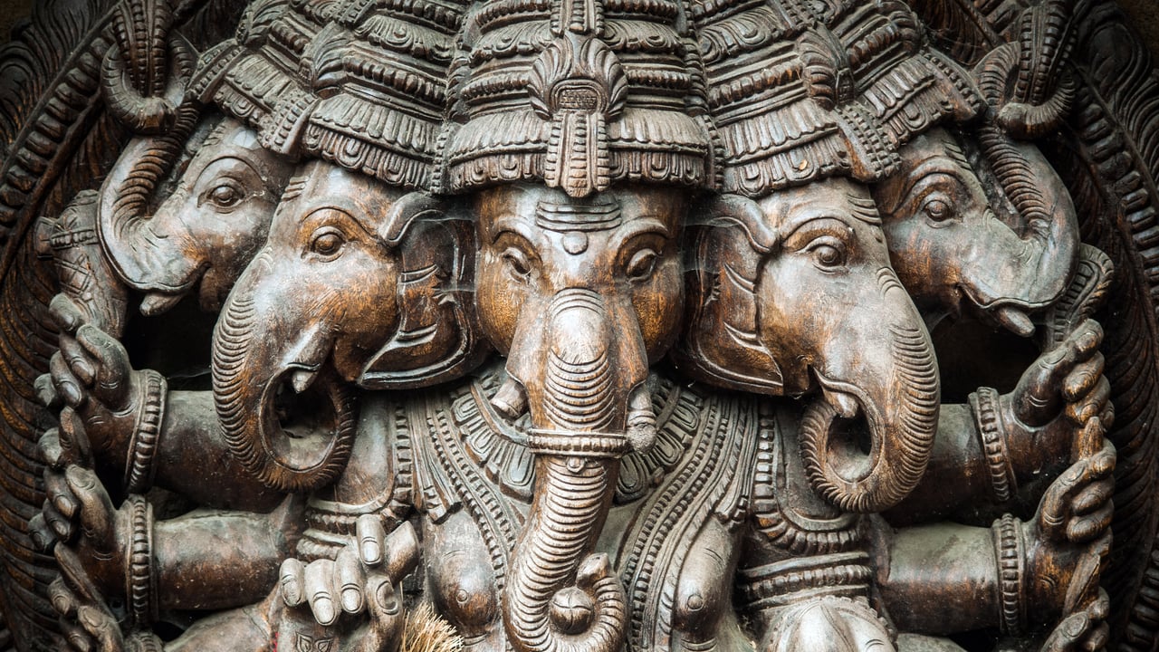Panchamukhi Ganesh statue (© Tomexx/iStock/Getty Images Plus) desktop wallpaper