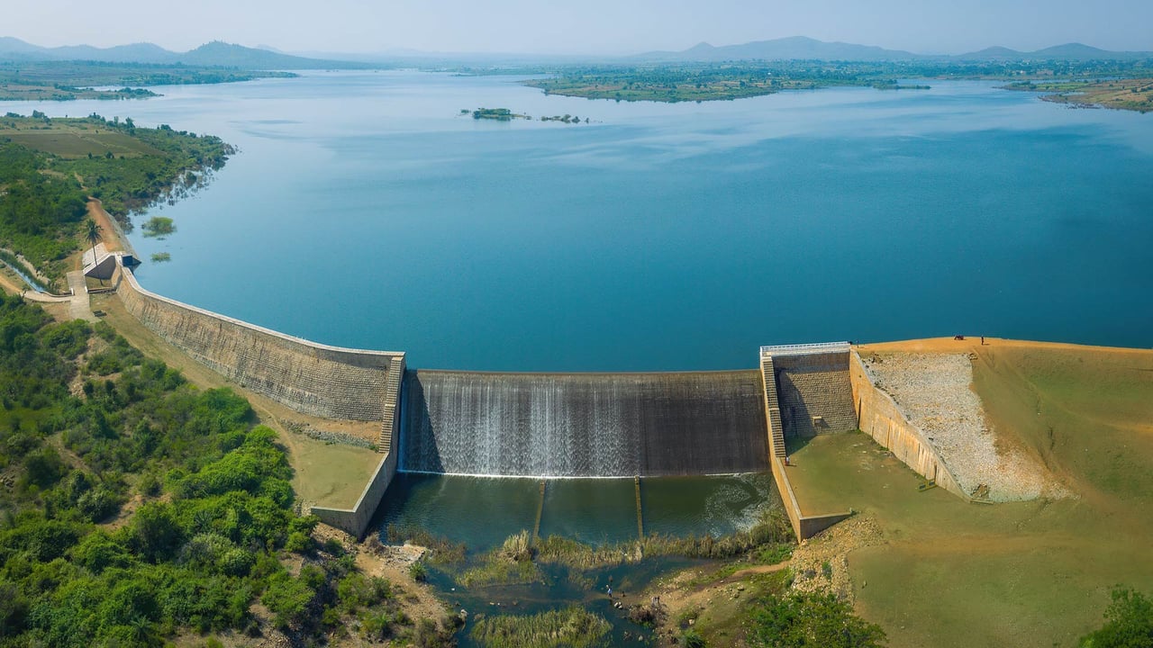 Gayathri Reservoir, near Chitradurga, Karnataka, India. (© Amith Nag Photography/Getty images) desktop wallpaper