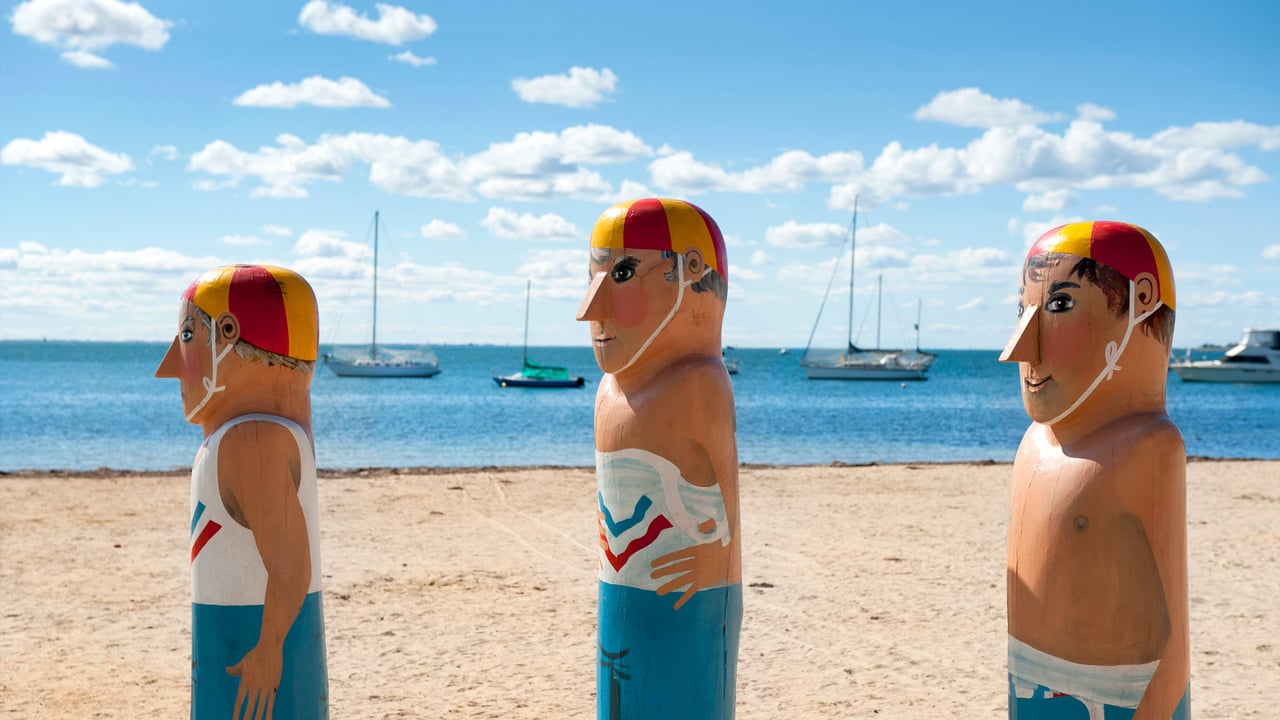 Painted bollards by Jan Mitchell along the Geelong waterfront precinct (© Rachel Lewis/Lonely Planet Images/Getty Images Plus) desktop wallpaper