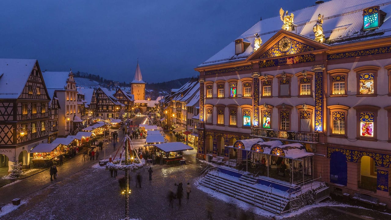 Adventsmarkt und Adventskalenderhaus in Gengenbach, Schwarzwald, Baden-Württemberg, Deutschland (© SUDRES Jean-Daniel/Hemis/SuperStock) desktop wallpaper