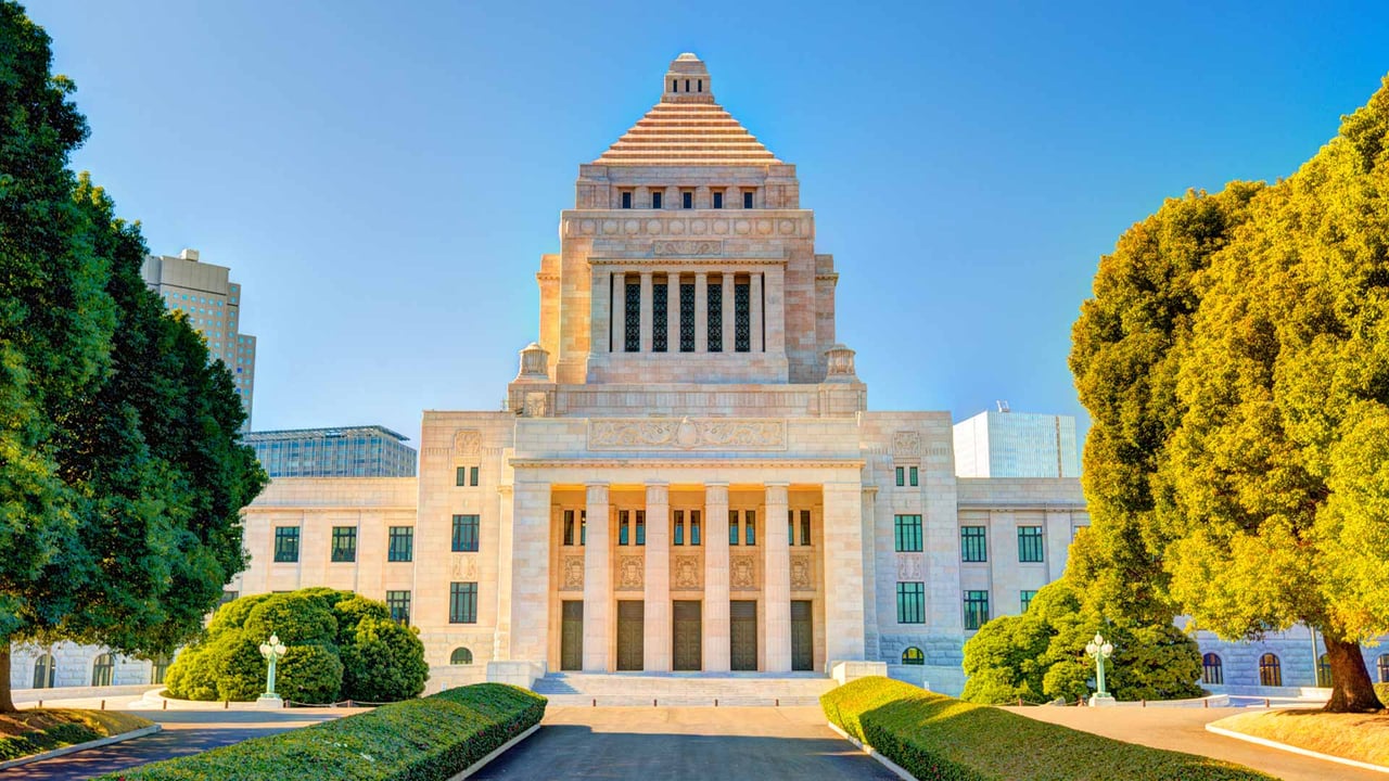 「国会議事堂」東京, 永田町 (© Sean Pavone/Alamy Stock Photo) desktop wallpaper