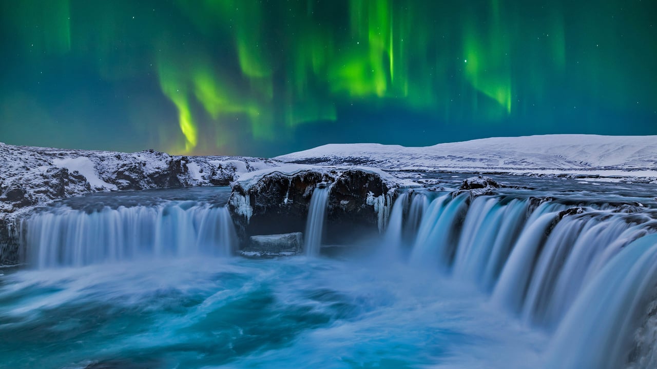 Goðafoss waterfall under the northern lights, Iceland (© Anton Petrus/Getty Images) desktop wallpaper