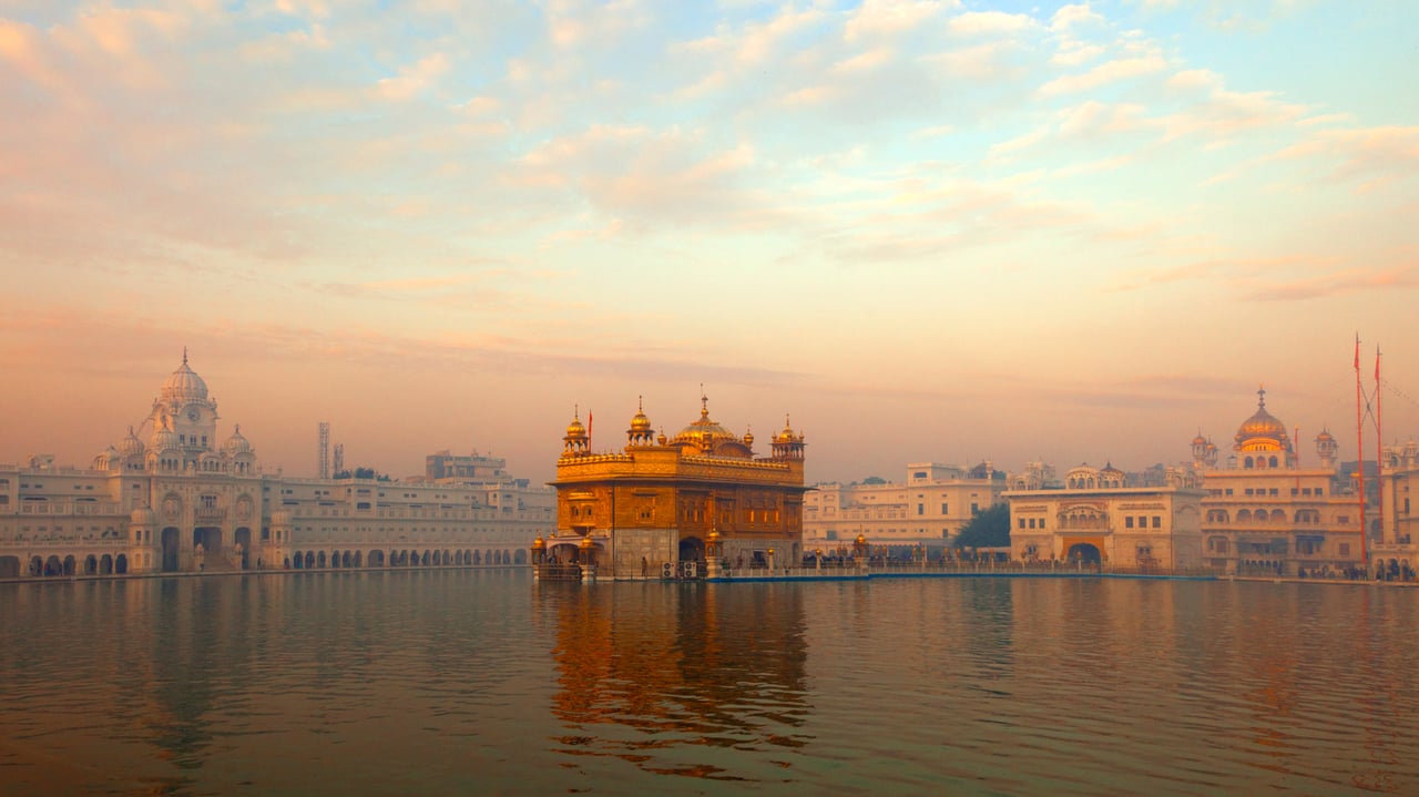 Morning view of the Golden Temple in Amritsar, India (© Adrian Pope/Getty Images) desktop wallpaper