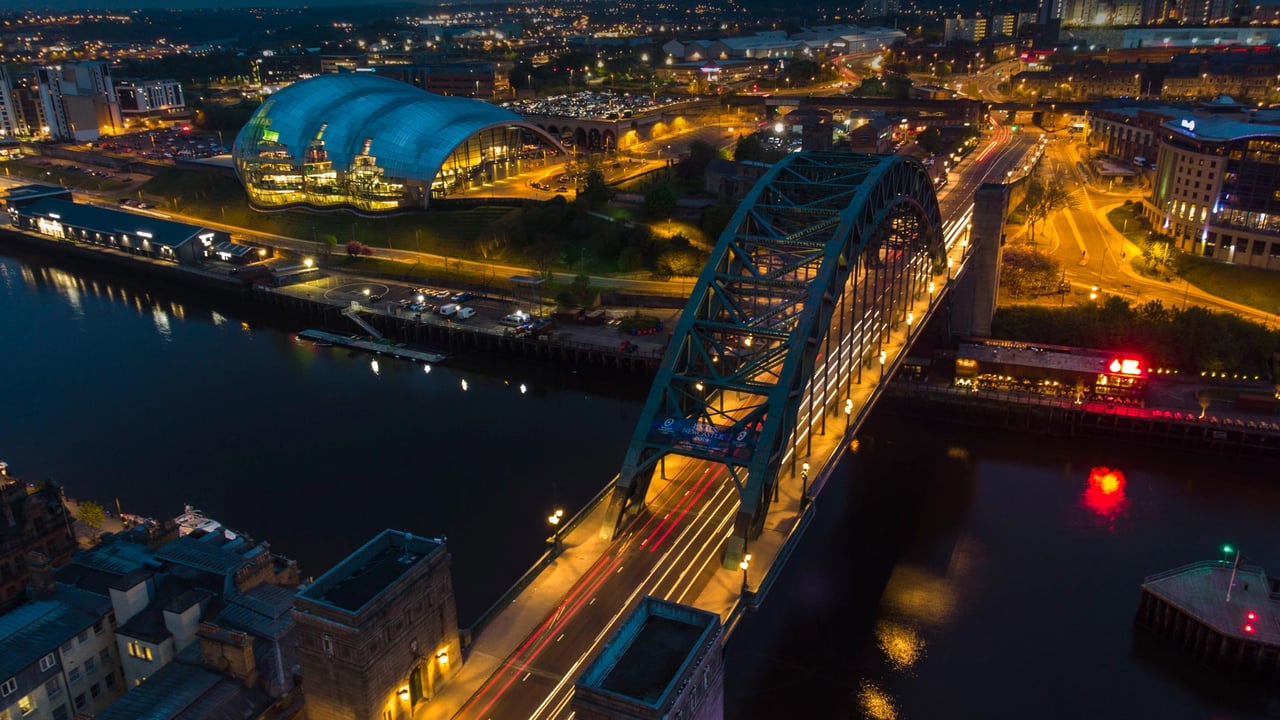 Tyne Bridge, England (© Glenn Gibson/iStock/Getty Images) desktop wallpaper