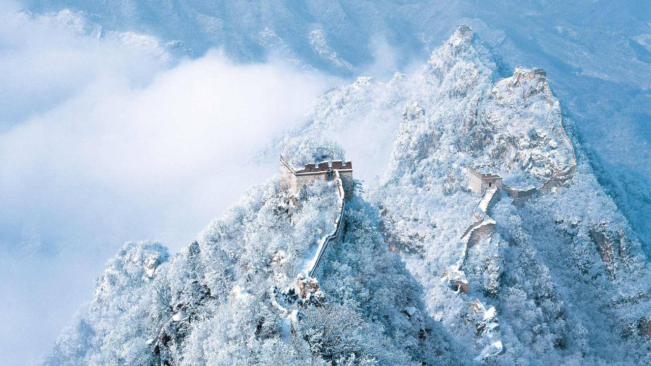 Snow on the Great Wall of China (© View Stock/Alamy) desktop wallpaper