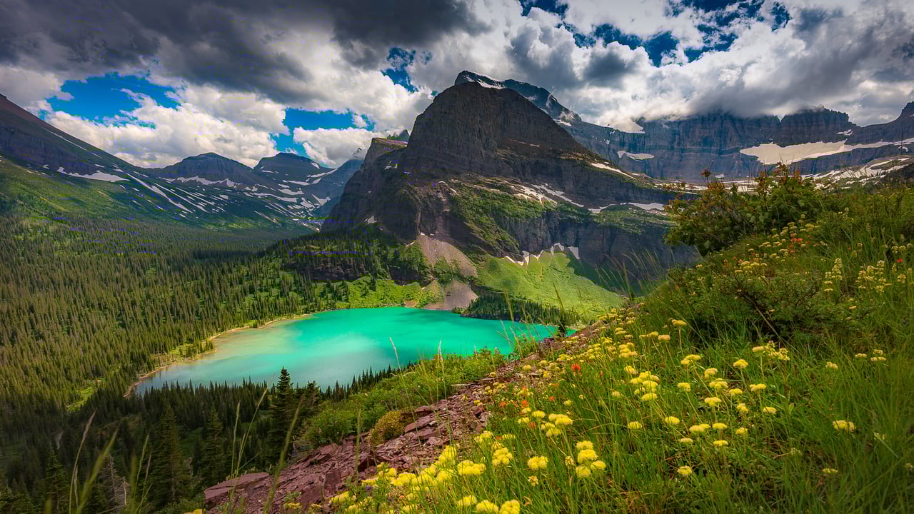 格林内尔湖,蒙大拿州冰川国家公园 (© Pung/Shutterstock) desktop wallpaper